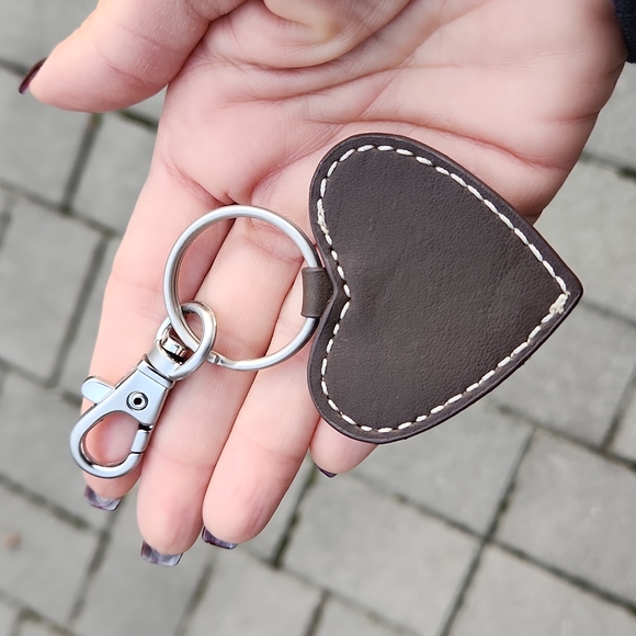 Anthropologie Dark Brown Leather Heart Photo Holder Purse Charm/Key Ring - Picture 2 of 3
